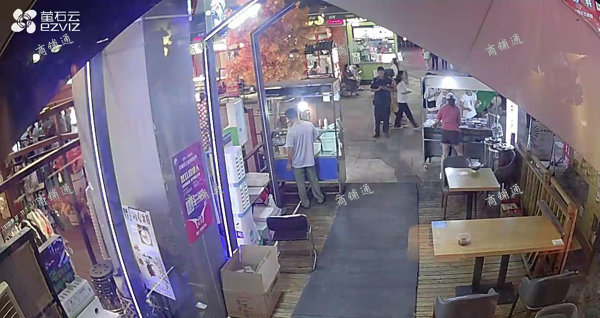 红谷滩万达金街摊位出租