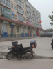 沿街新营业房出租，内带卫生间，对面有集市，校车