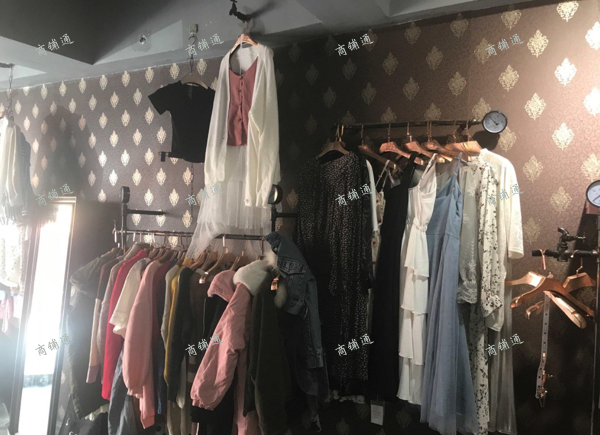 爱衣阁布丁小站位置优越人流量好