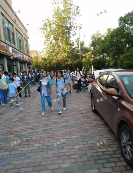 临街旺铺，学校旁边，小区门口