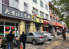 西六路南首干净临街门面免转让费