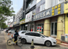 西六路南首干净临街门面免转让费