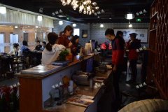 银泰城精装特色火锅店转让。店主遇事急转