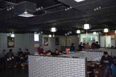 银泰城精装特色火锅店转让。店主遇事急转