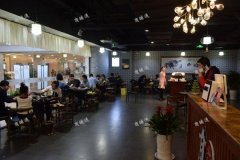 银泰城精装特色火锅店转让。店主遇事急转