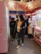 银泰城三楼黄金位置抓娃娃机礼品屋对外转让利润可观！