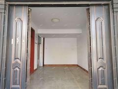 临淄小区门口沿街一楼60平商铺出租，客流极佳位置好