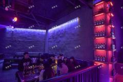象湖华达金沙逸城新装修的酒吧转让，停车方便