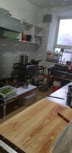 火炬公园旁餐饮店整体转让日营业额2800元