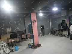 西班牙风情街门口上下两层旺铺转让，高档装修