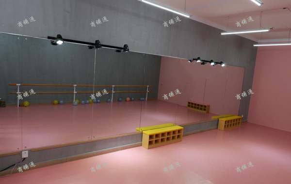 (转让) 宽敞临街店面低价转让