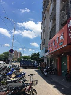 章贡中学京九路校区旺铺急转  整转包设备技术  