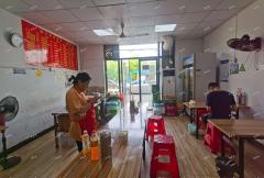 南昌三中旁的小区门口餐饮店转让，日营业额2000