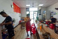 南昌三中旁的小区门口餐饮店转让，日营业额2000