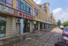 南昌三中旁的小区门口餐饮店转让，日营业额2000