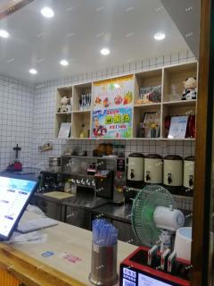 中联美食城对面旺铺急转 日盈利2000 整转包设备技术