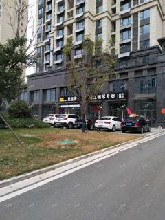 明博新城旁1到2层旺铺出租 免租期一个月 客流量大