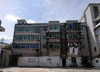 (出租) 超大整排店铺＋停车场 ＋多个房间