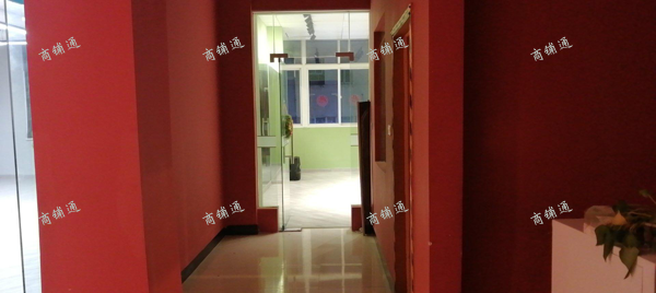 (出租) 临街，旺铺！人流量大，是经营各种生意的好地段！