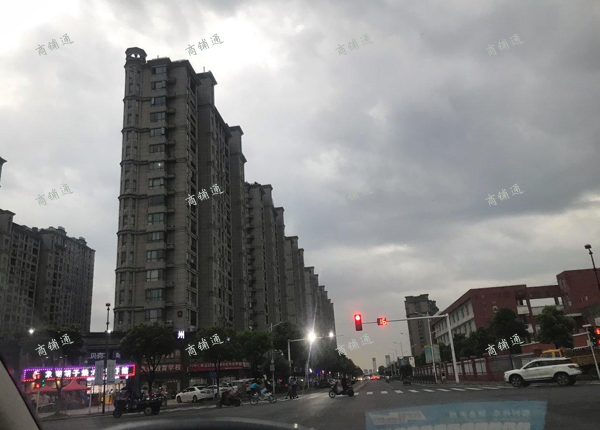 (出租) 临街店面，2所小学.附近很多楼旁