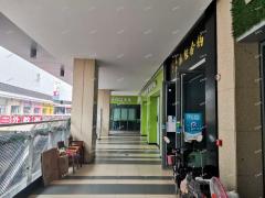 高新新城吾悦广场小吃店转让，位于商场出入口