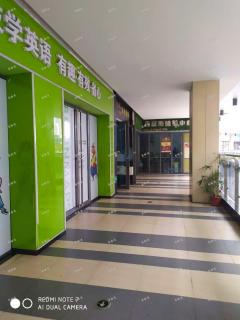 高新新城吾悦广场小吃店转让，位于商场出入口