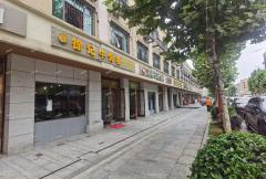 火炬二路餐饮店转让，小区门口，门头宽