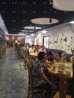 南昌县人民医院，妇幼保健院对面餐饮店转让，人流量大