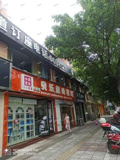 文化广场周边旺铺低价转让 整转包设备  适合母婴行业