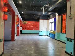 步行街北首沿街精装修上下两层房东直租，多行业可做 
