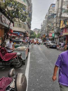 大士院与半步街交汇处小吃店转让，可空转，不限行业