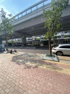 迎宾高大桥临街旺铺招租  对面邮政银行 适合各行各业
