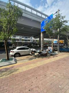 迎宾高大桥临街旺铺招租  对面邮政银行 适合各行各业