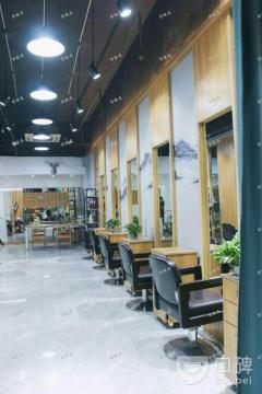 上海路恒茂梦时代广场旁美发店空转，有3万多卡金会员