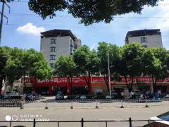 莲西路阳光丽景小区门口空店转让，无行业限制