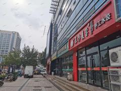 张店火车站沿街豪华装修商铺，房东直租，可做多行业