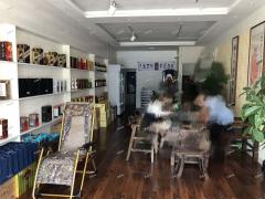 博山中心路公园沿街餐饮店带租整转，设备齐全，店主急转