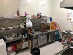 博山中心路公园沿街餐饮店带租整转，设备齐全，店主急转
