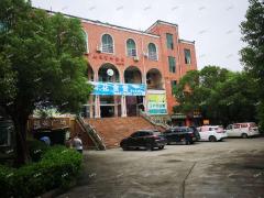 南昌理工学院英雄主校区荷花食堂档口招租，有多间