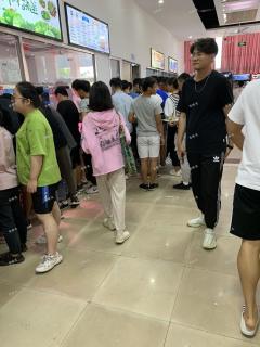 南昌理工学院英雄主校区荷花食堂档口招租，有多间