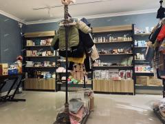 张店世纪花园南门内车库转让，精装修位置好人流集中