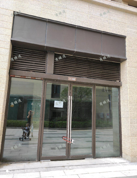 (出租) 小区大门口店面，房东自住无转让费。