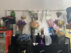 新元学校对面鲜花店带设备整转，周边小区成熟租金超值