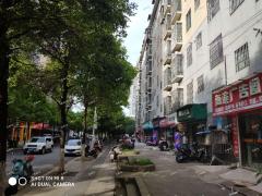 红原星城小区大门口美发店转让，可空转，适合多行业
