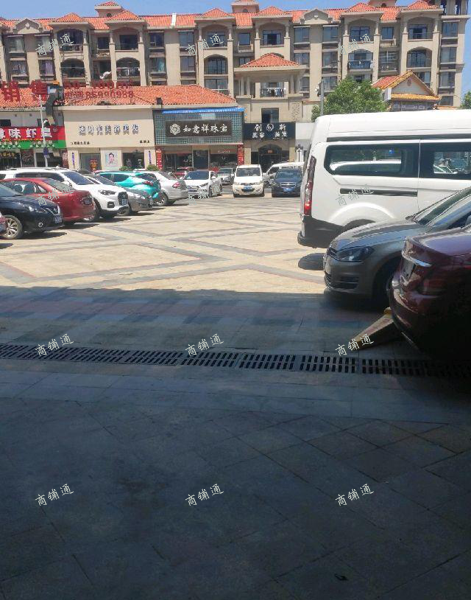 (转让) 人流量特别大，消费也可以