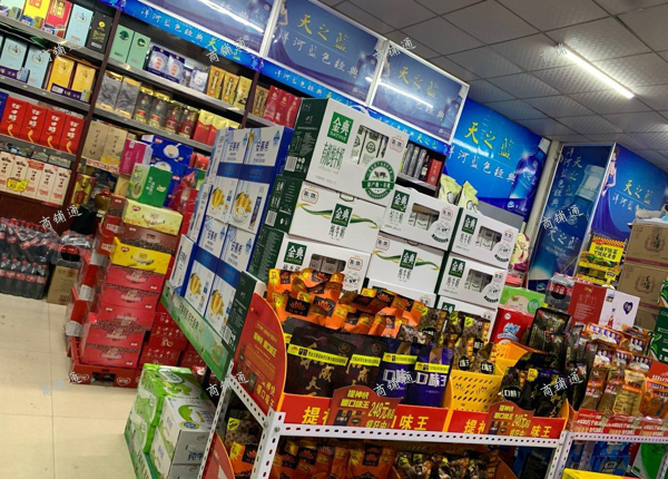 (转让) 店里后面有个仓库，另外两个房间可以住人