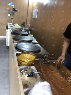 张店步行街北段台儿庄菜煎饼餐饮店，可空转