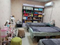师大南路金芯社区3个地铁站的中间美容店转让，可空转