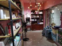 师大南路金芯社区3个地铁站的中间美容店转让，可空转