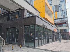 张店齐赛银澎国际沿街上下两层商铺房东直租，多行业可做。